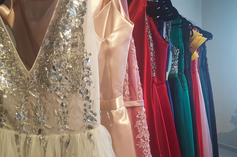 B90 "Venta y renta de vestidos" — photo 3