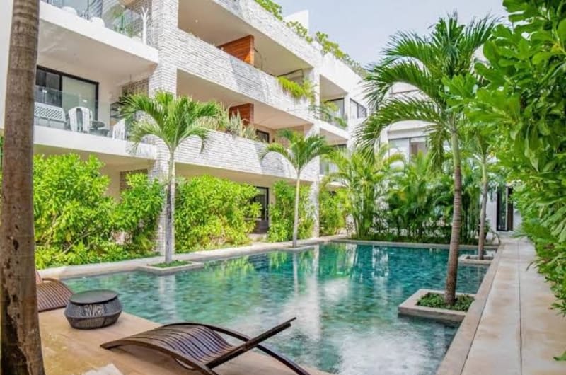 Penthouse Haven with Pv Rooftop Pool Gym and 24h Security - Apartment — photo 1