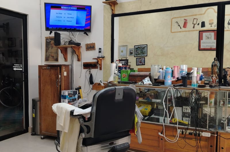 PELUQUERÍA Y BARBERÍA “CAPETILLO” — photo 2
