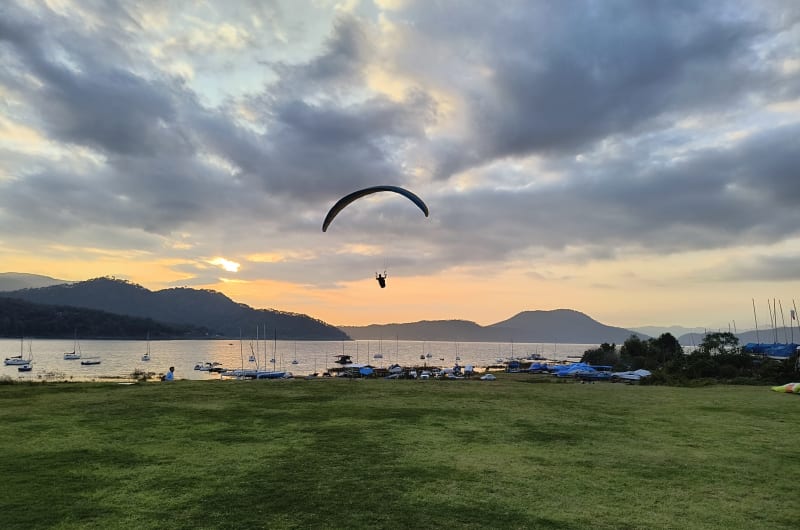 Aterrizaje Parapente Paragliding Landing — photo 2