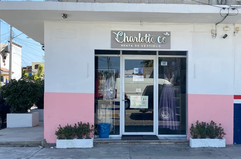 Charlotte Co. Sucursal PITILLAL- Renta y Venta de vestidos — photo 1