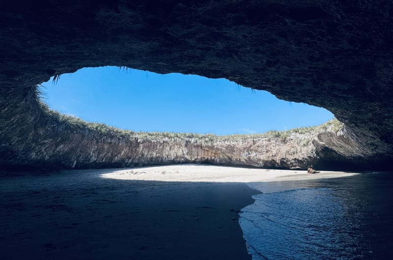 Grimar Adventures | Punta Mita | Islas Marietas - Surf - Avistamiento de Ballenas — photo 2