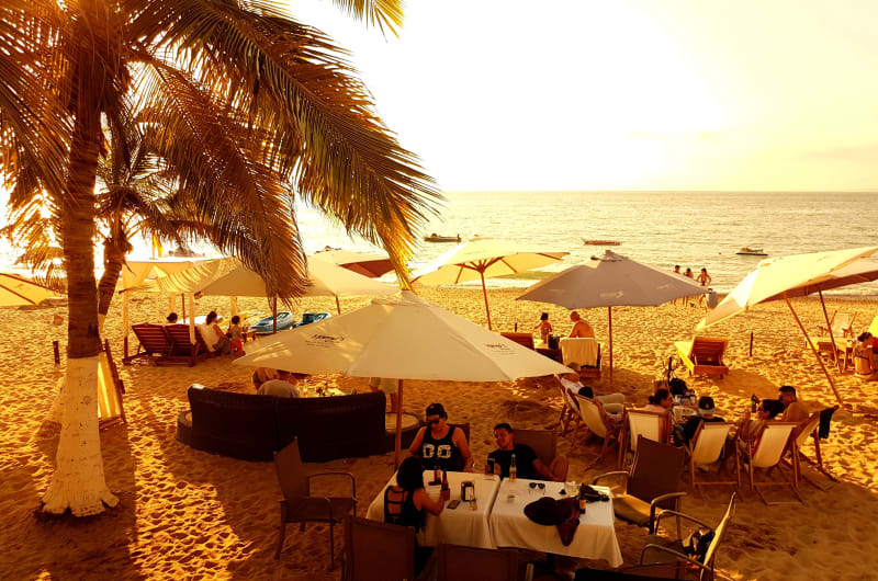 Mangos Beach Club — photo 3