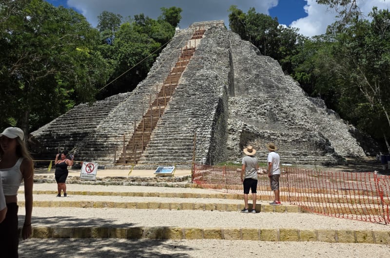 Juego de Pelota y Primera estela — photo 1