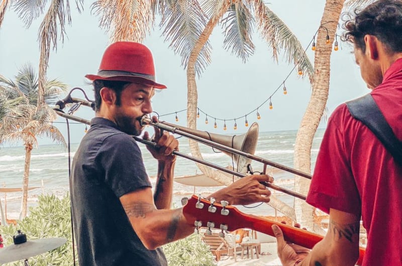 Buena Chaplin musica & Feeling Good Weddings Band — photo 2