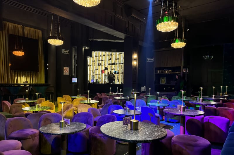 Bernardette Show Bar — photo 3