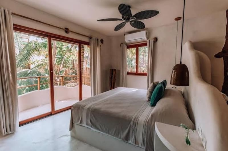 Zorba Villa 3 - Stunning 3BR Villa with private rooftop patio! Sleeps 8. — photo 2