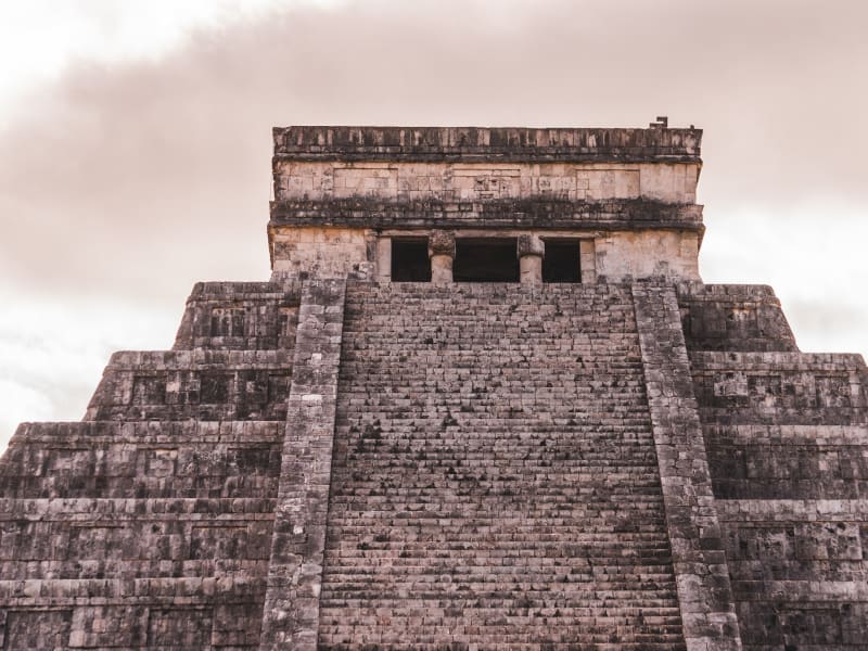 El Castillo (Temple of Kukulkan) pyramid at Chichén Itzá, Yucatán