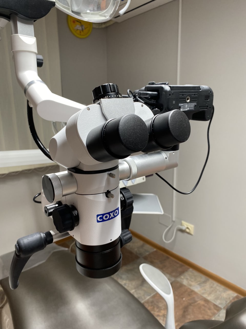 Сучасний стоматологічний мікроскоп у Львові для ендодонтії