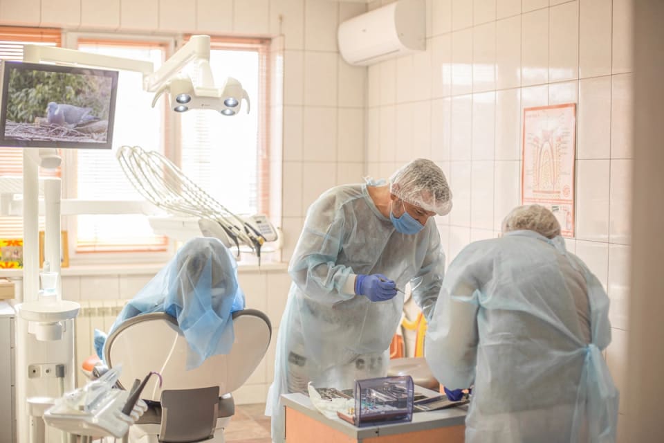 Коронки на зуби Львів — стоматологія Авіценна