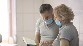 Хитається зуб