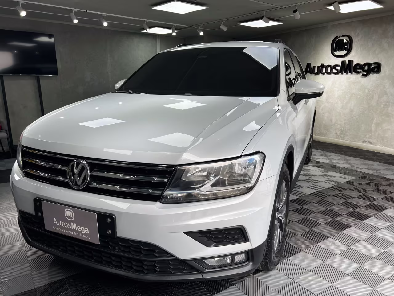 VOLKSWAGEN TIGUAN TRENDLINE 2019 foto 1