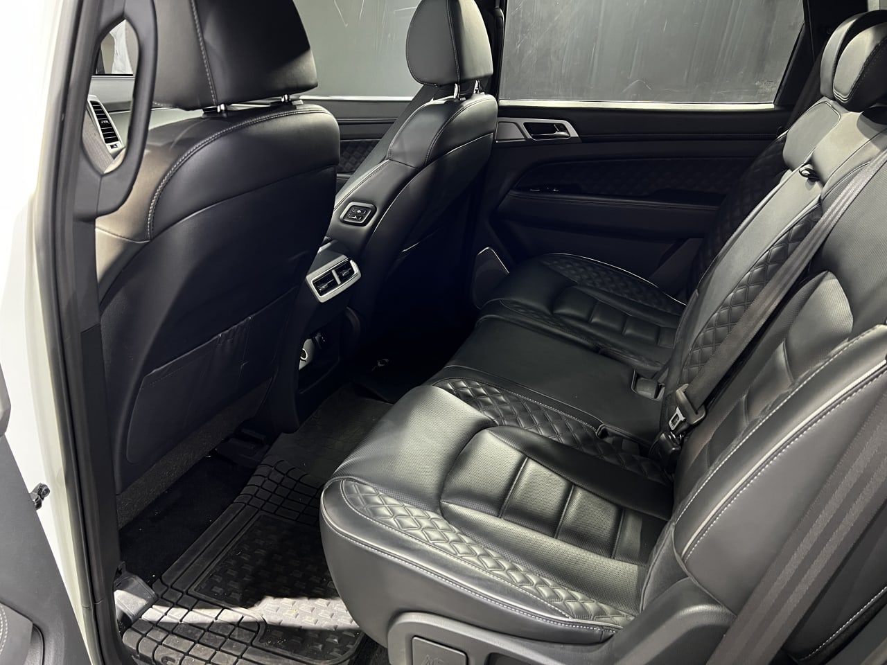 REXTON SUPREME Tp 2200cc Td 4x4 foto 3