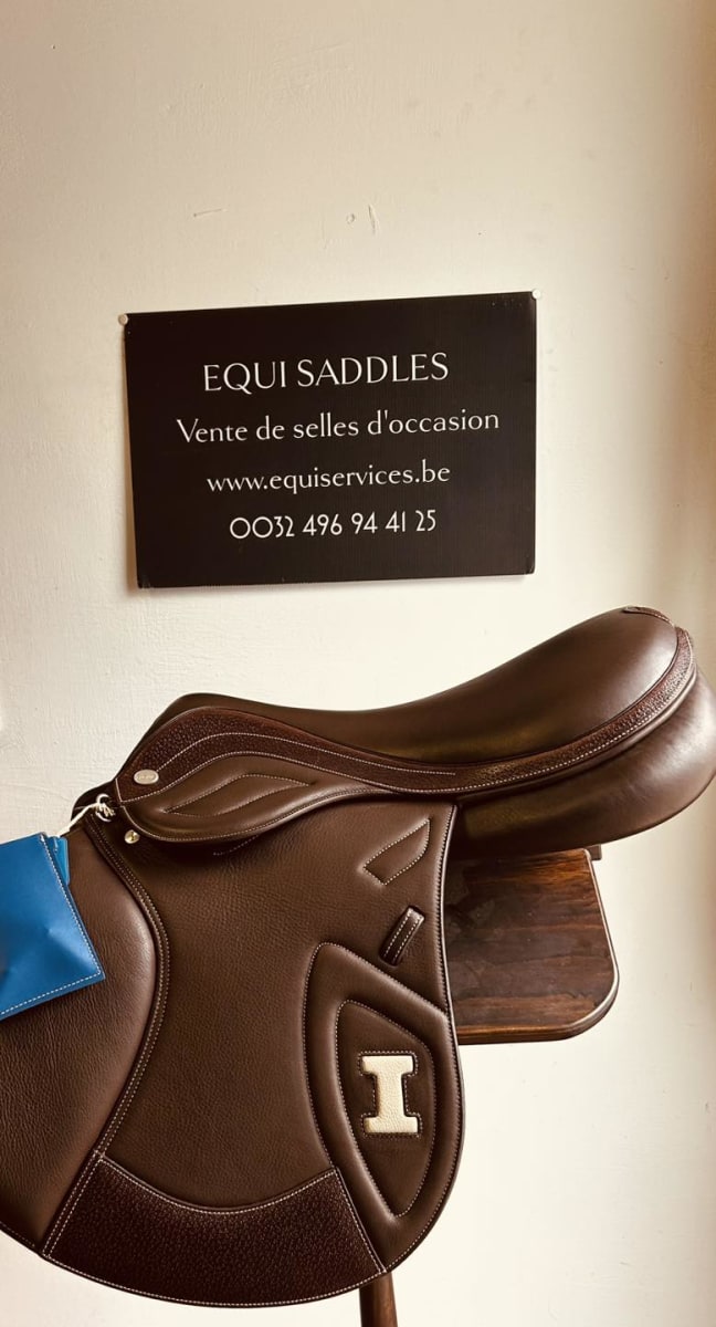 LEH-Set de selle équitation 17,5" en cuir véritable 12 cm 5 en 1 noir LEH-Set de selle équitation 17,5" en cuir véritable 12 cm 5 en 1 noir