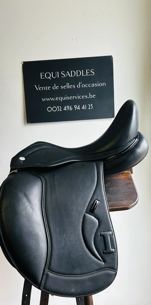 Cheval et jockey de sport équestre | Vecteur Premium