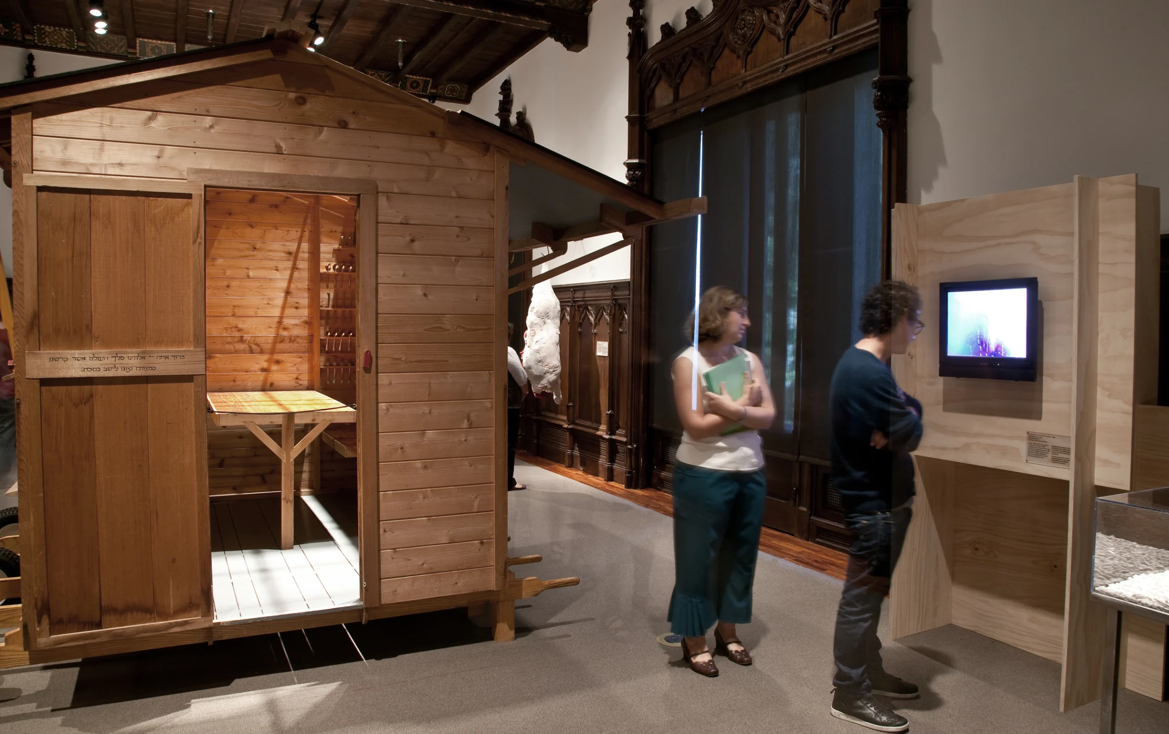 moving building, wood, people