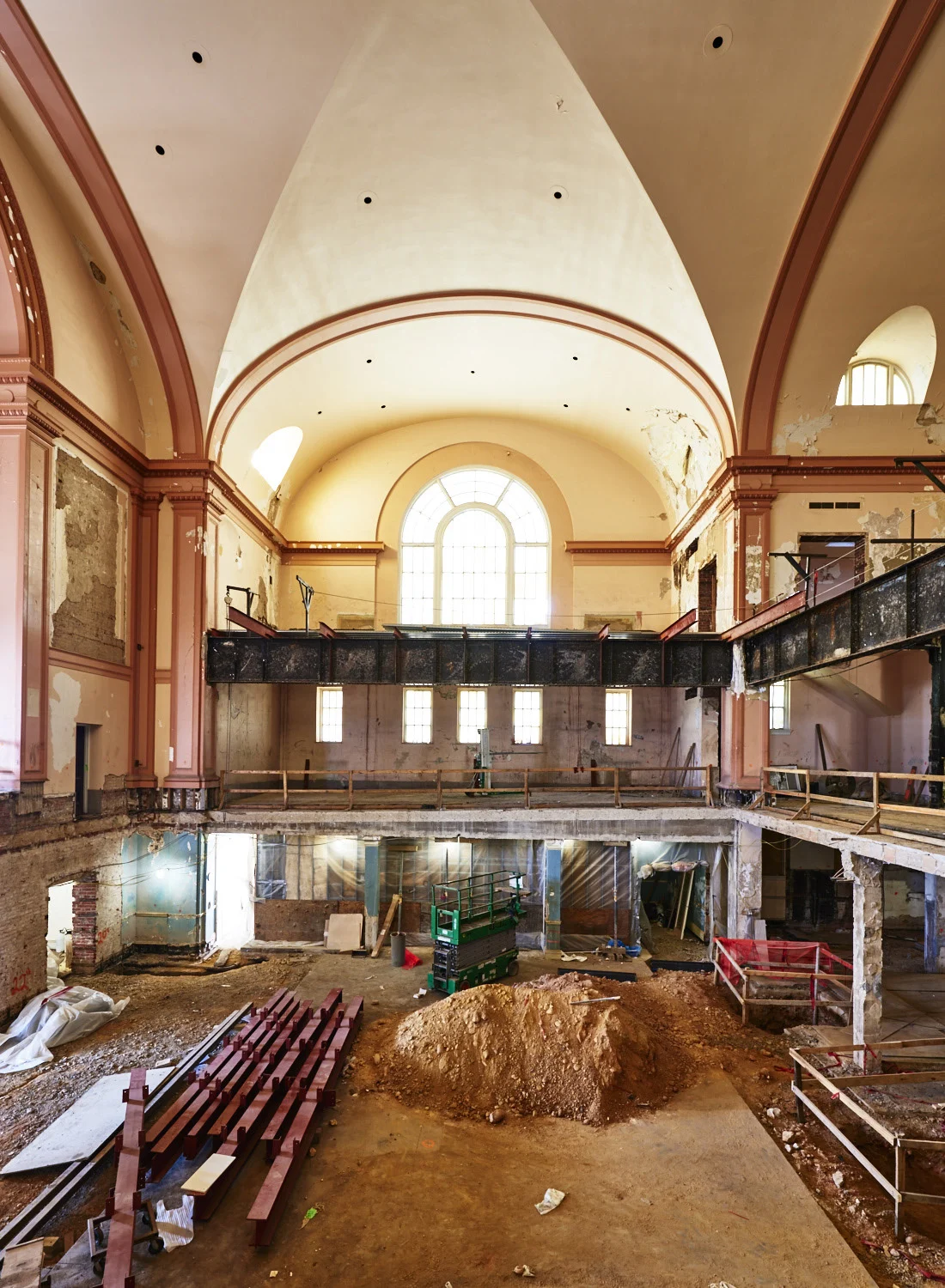 arched ceiling, construction, progress