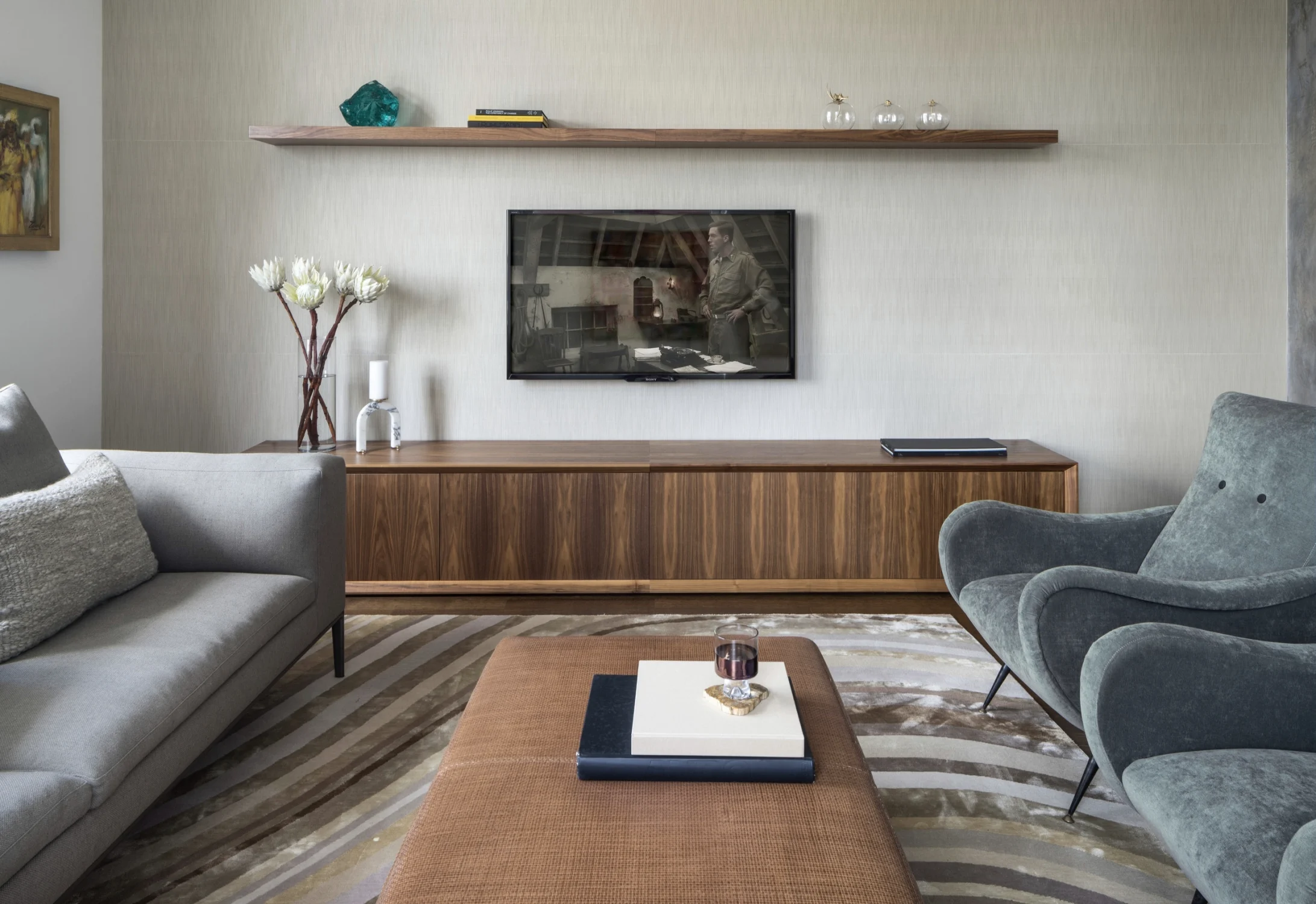 LIVING ROOM, seating area, television, media console