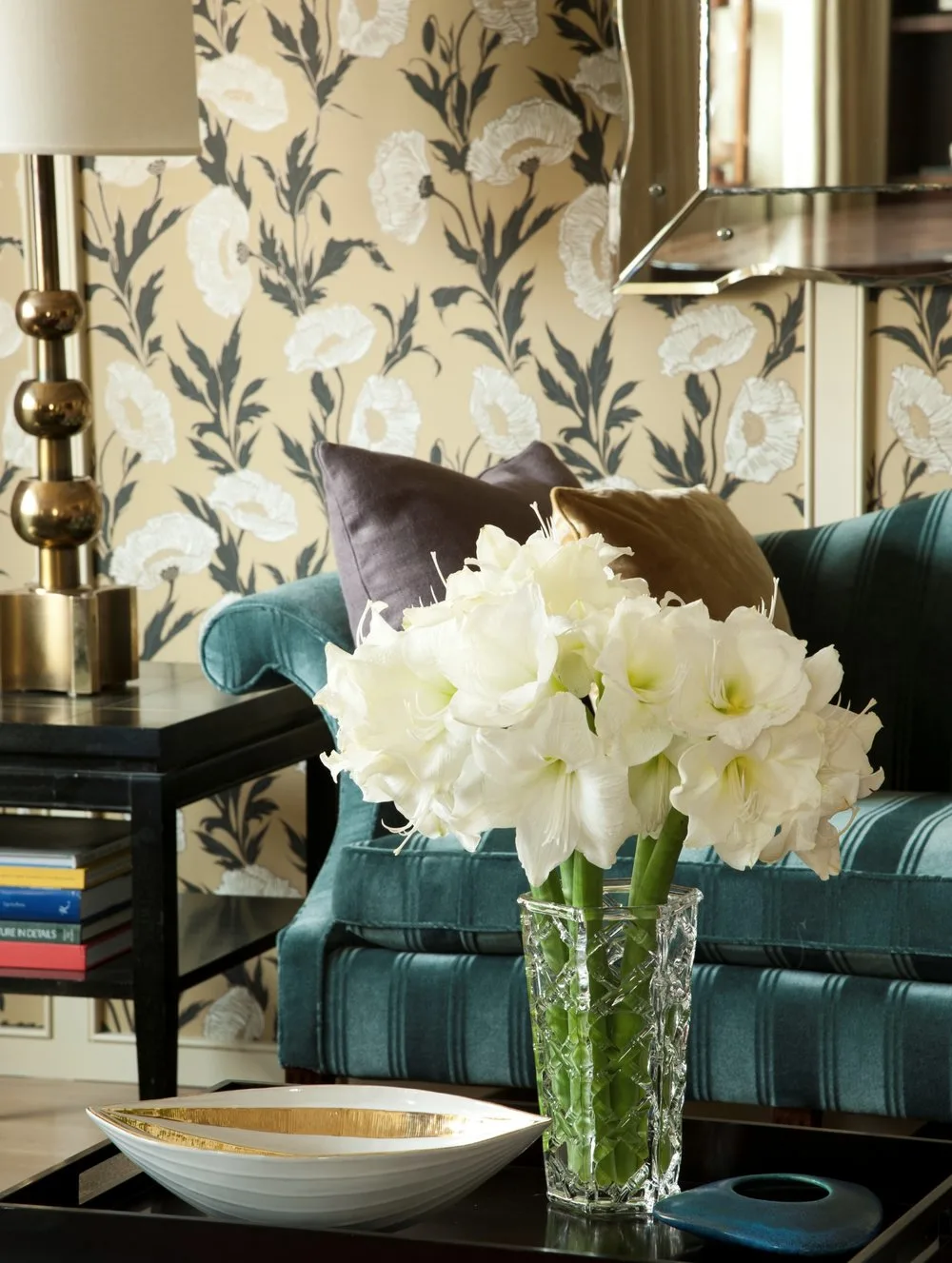 FLOWERS, living room, coffee table, velvet sofa