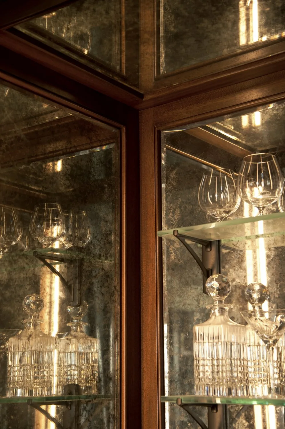 BAR DETAIL, mirrors, glass, wood