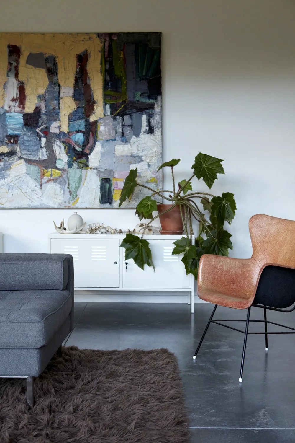 SITTING area, carpet, art