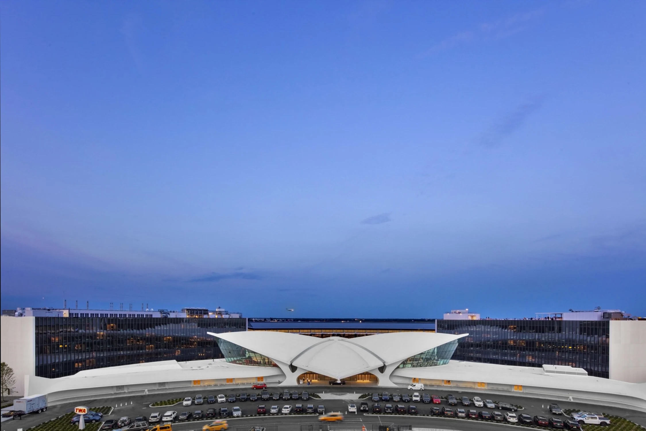 SKYLINE, airport, exterior, parking