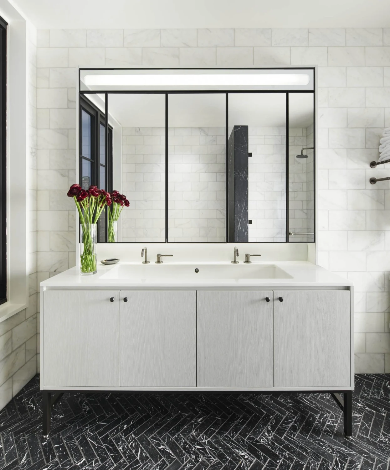 VANITY, sinks, marble tiles, black, white, mirrors, flowers