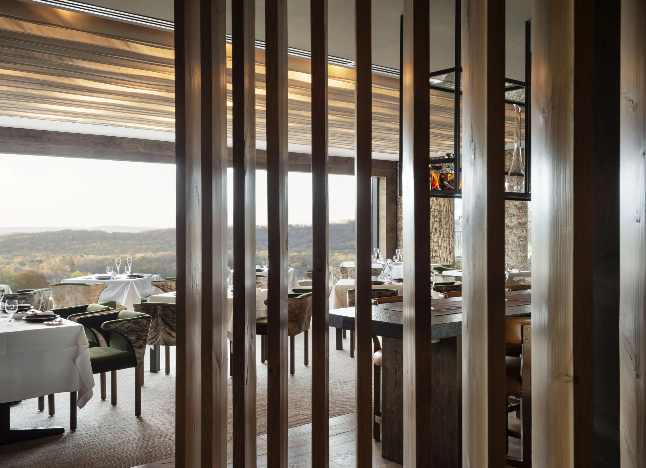 resaurant, entrance, tables, view