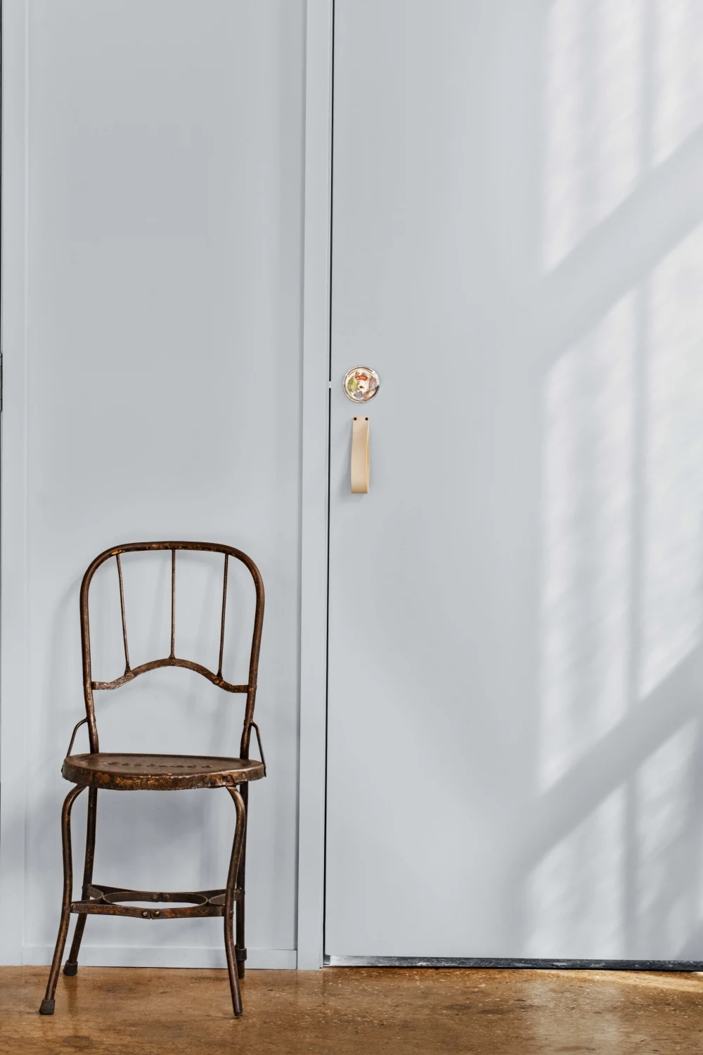 door, handle, wooden chair