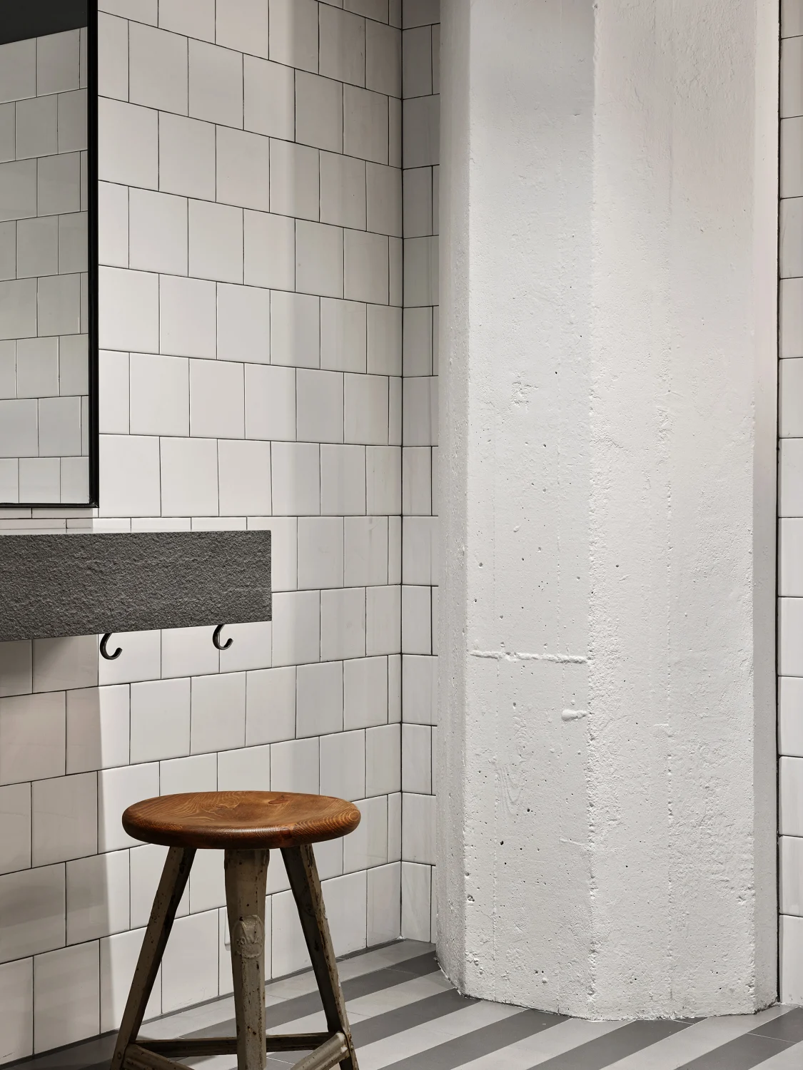 bathroom, white tile, stripes, column, vanity