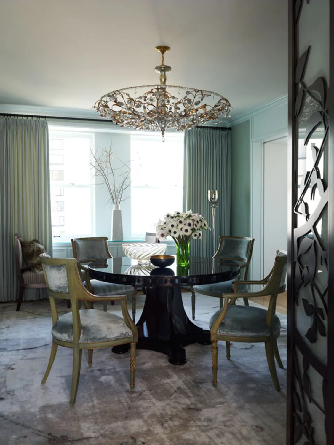 DINING room, chandelier, velvet, glass
