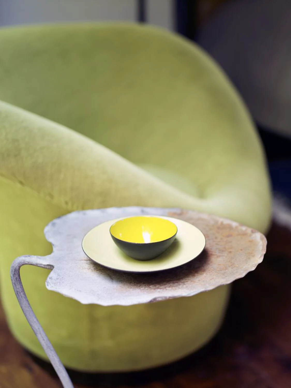 table, metal, leaf, yellow armchair