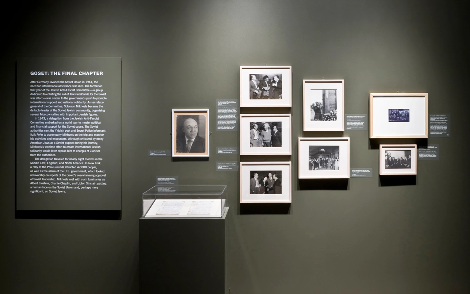 description, photographs, display