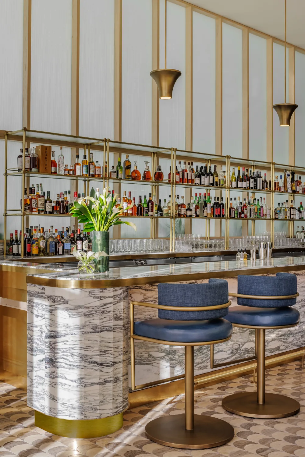 le clou, bar, brass, marble, glasses, stool, plants, blue