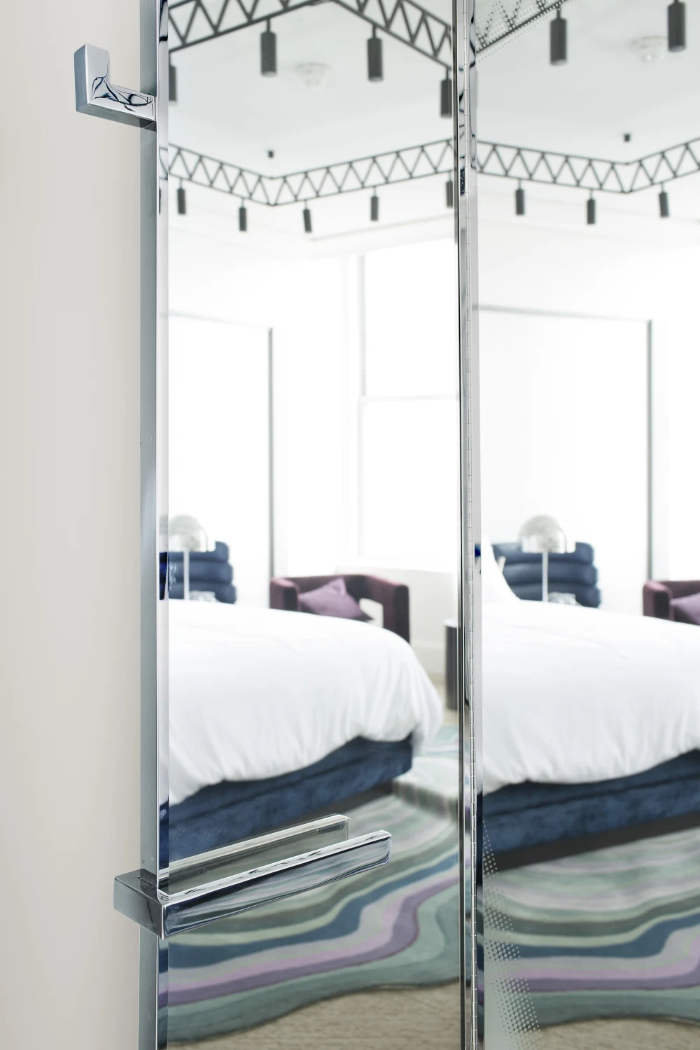 ADJUSTABLE, DETAILS, MIRROR, FACETED, BACK LIT, METAL, FRAME, FOLDING