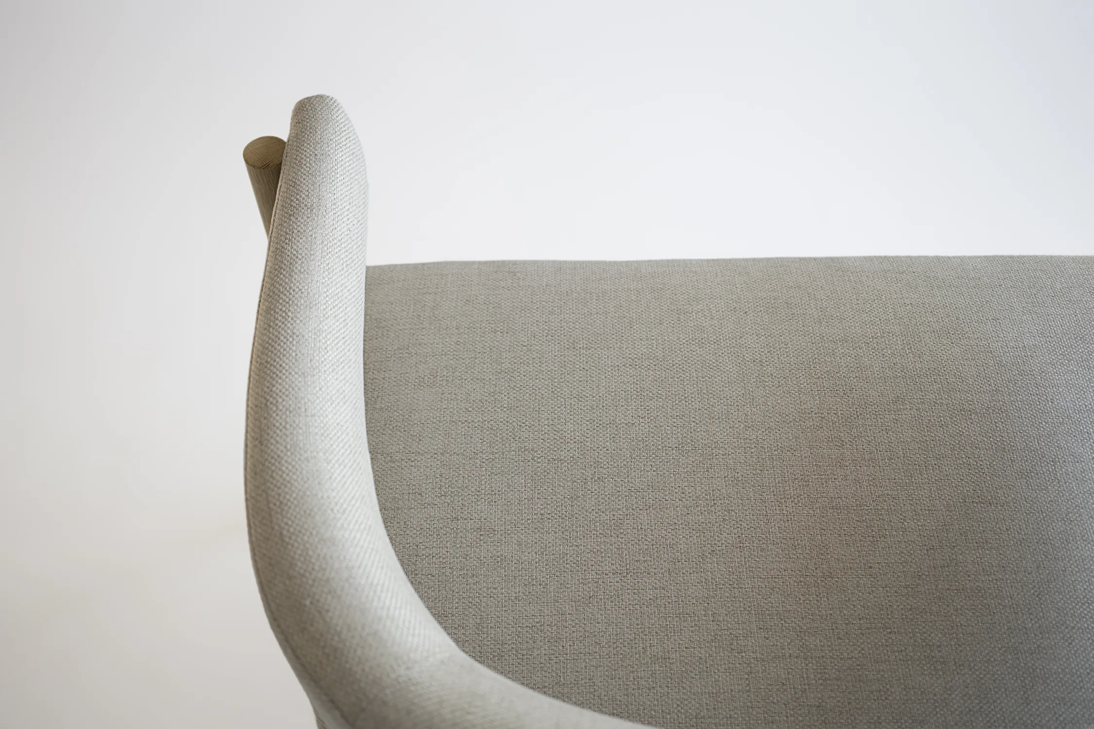 ARM, WHITE, DOWEL, LOUNGE CHAIR, OAK, DETAIL
