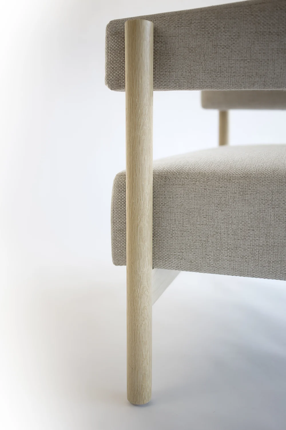 YOLK, WHITE, ARM, DOWEL, LOUNGE CHAIR, OAK
