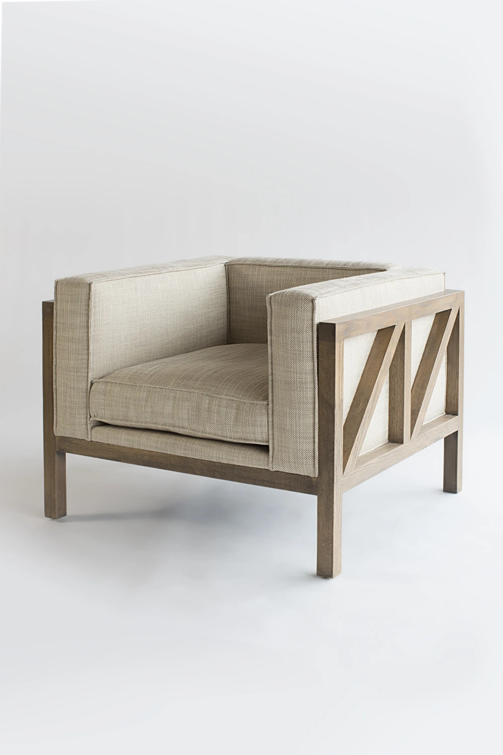 CHAIR, TRUSS, CUSHIONS, SEAMS, RECTALINEAR