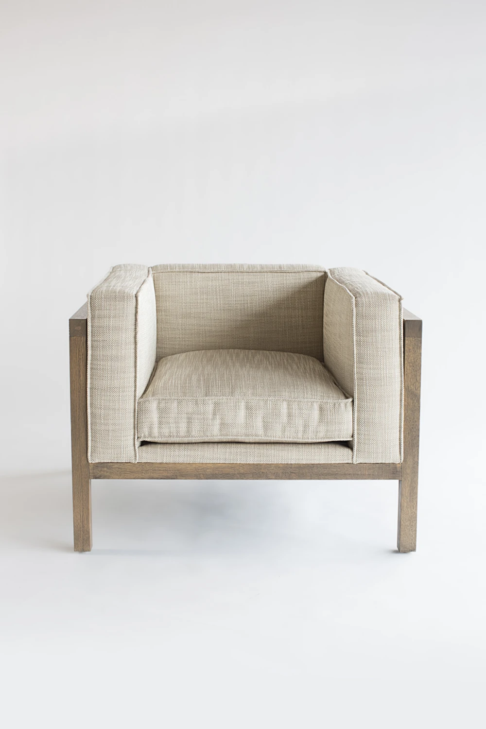 CHAIR, FRONT, WOOD, CUSHIONS, SEAMS, RECTALINEAR