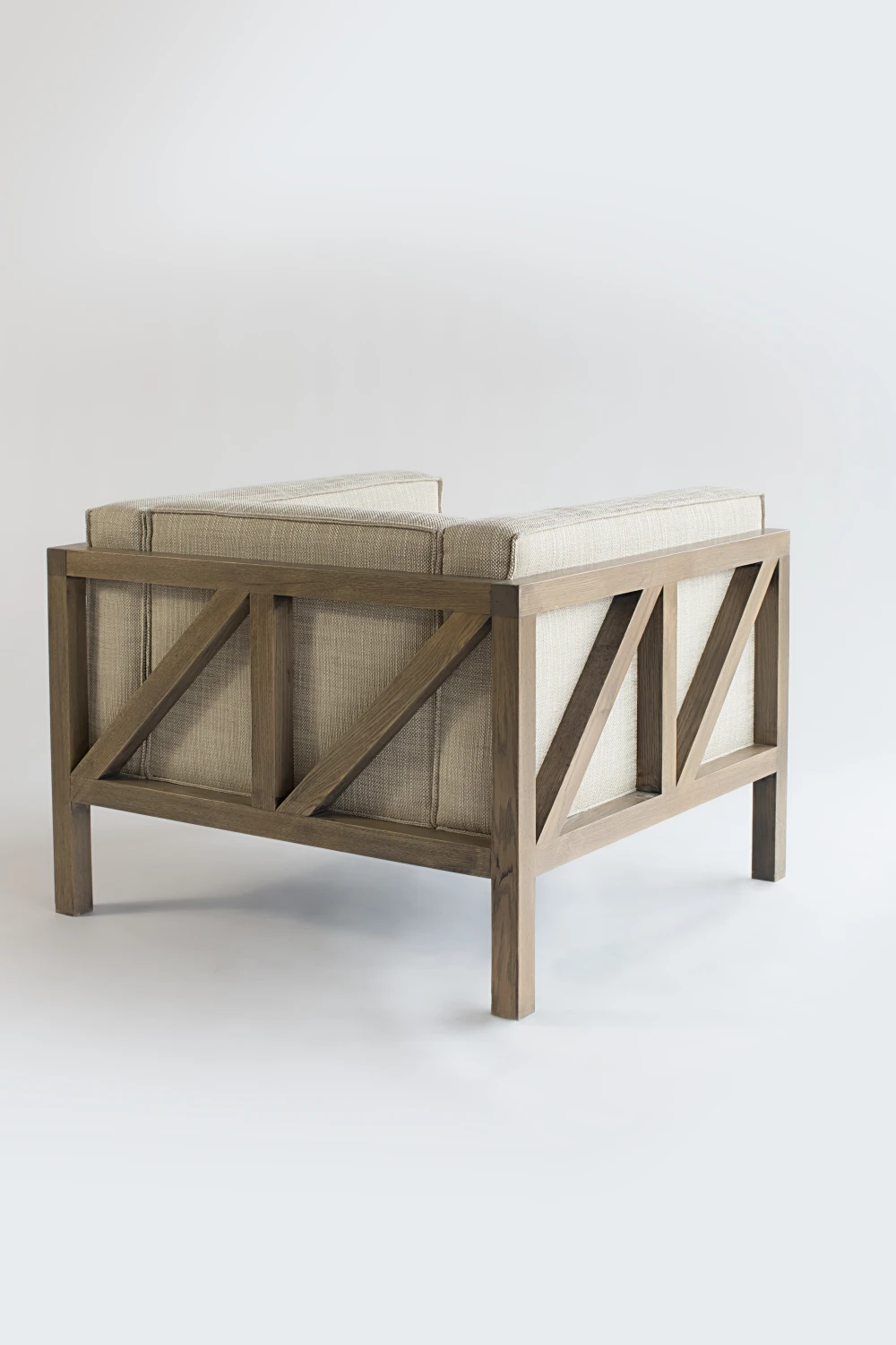 CHAIR, BACK, CUSHIONS, SEAMS, RECTALINEAR