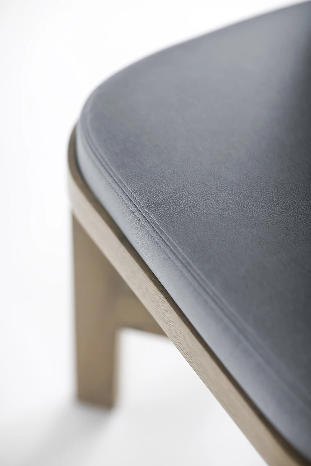 DINING CHAIR, DETAIL, LEATHER, OAK