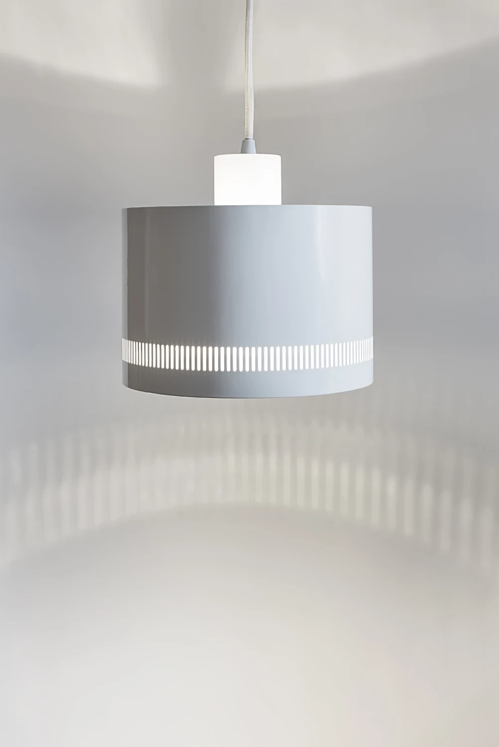 PENDANT, PERFORATED, WHITE