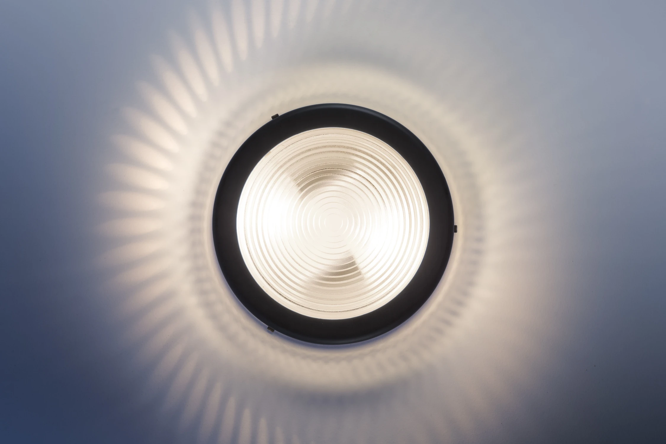 SMALL, FLUSHMOUNT, BOTTOM, GLOW