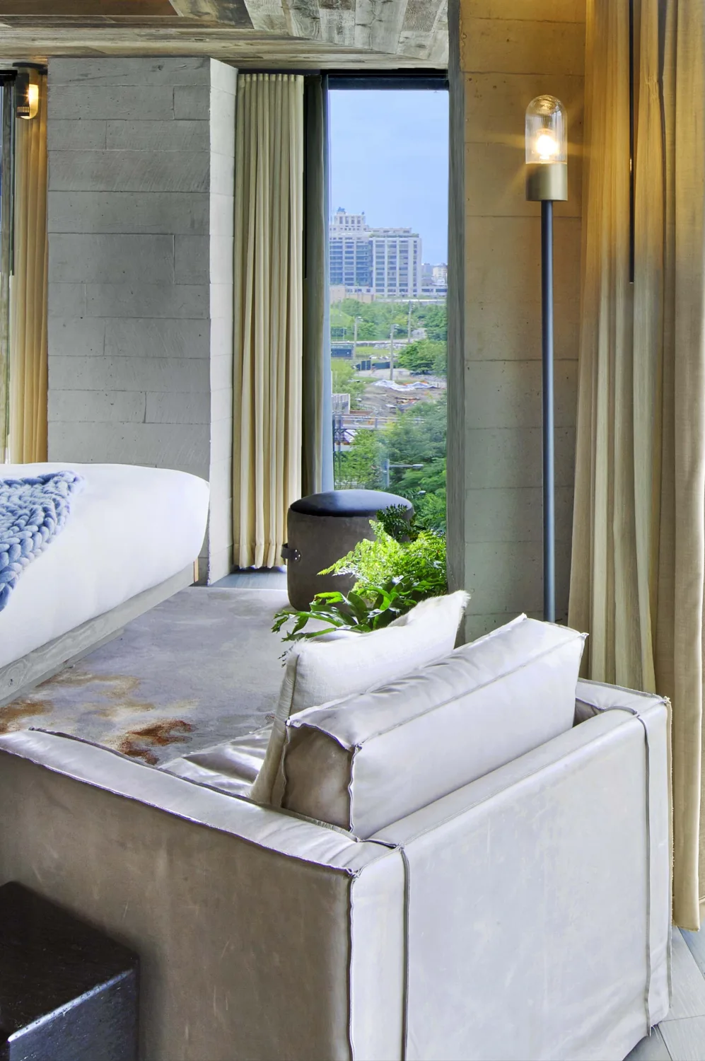 FLOOR LAMP, GUESTROOM, RIBBED GLASS