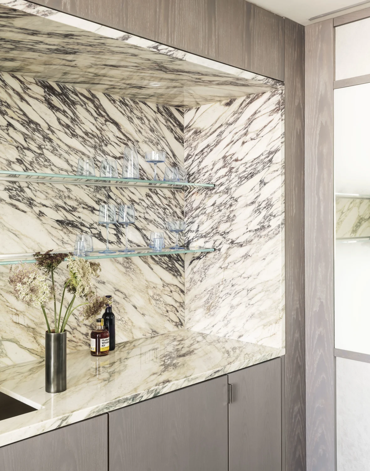 wetbar, white marble, glass shelf, silver wood