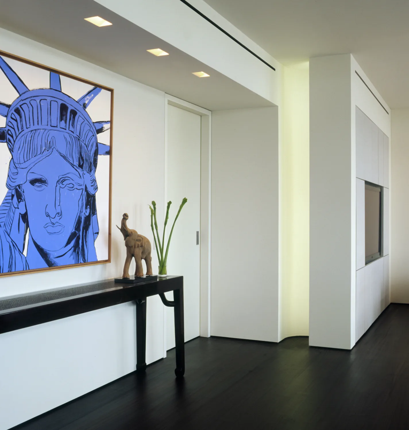 laight apartment light cove DINING, statue of liberty painting, side table