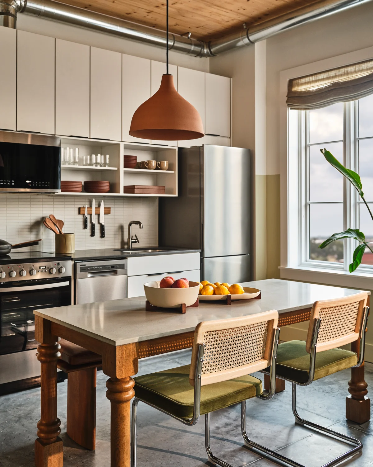 ba savdr accommodations suite kitchen 03 (the ingalls)