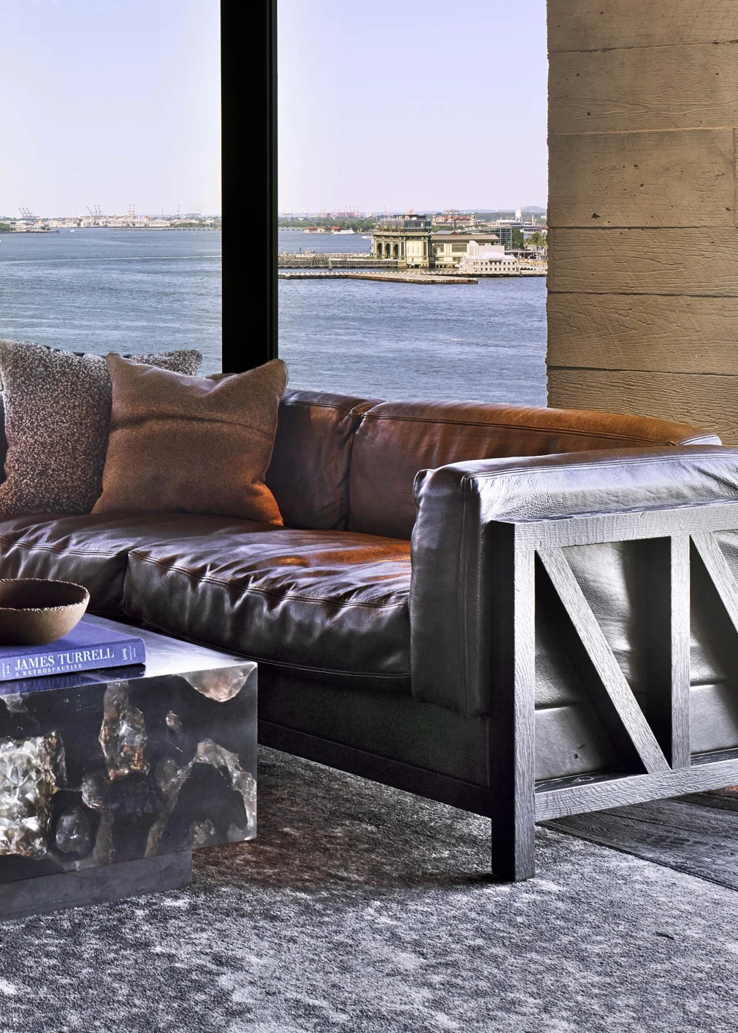 SOFA, GUESTROOM, CUSHIONS, SEAMS, RECTALINEAR