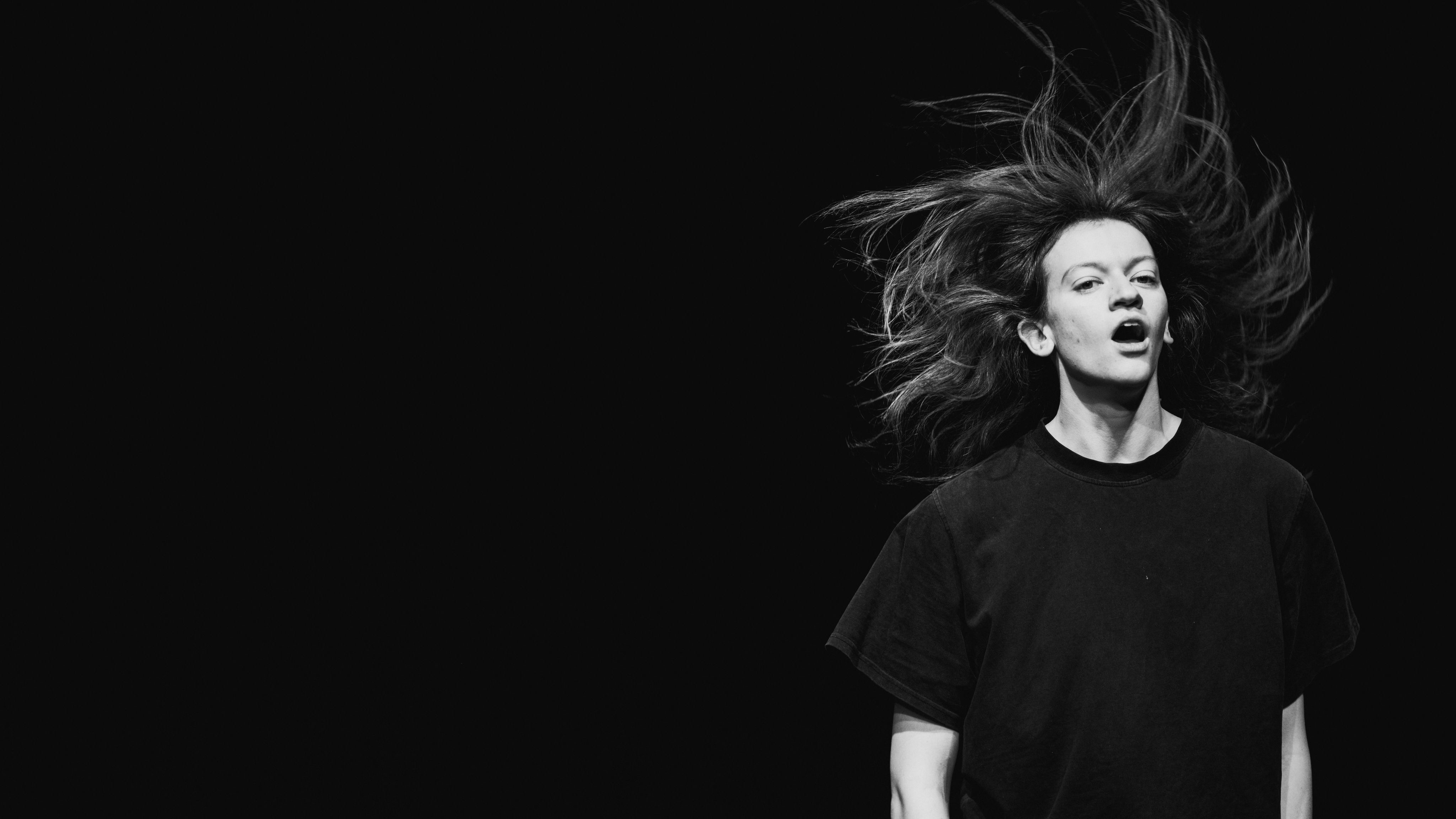 Katharina Ludwig in performance — photograph by Paul Taro Schmidt