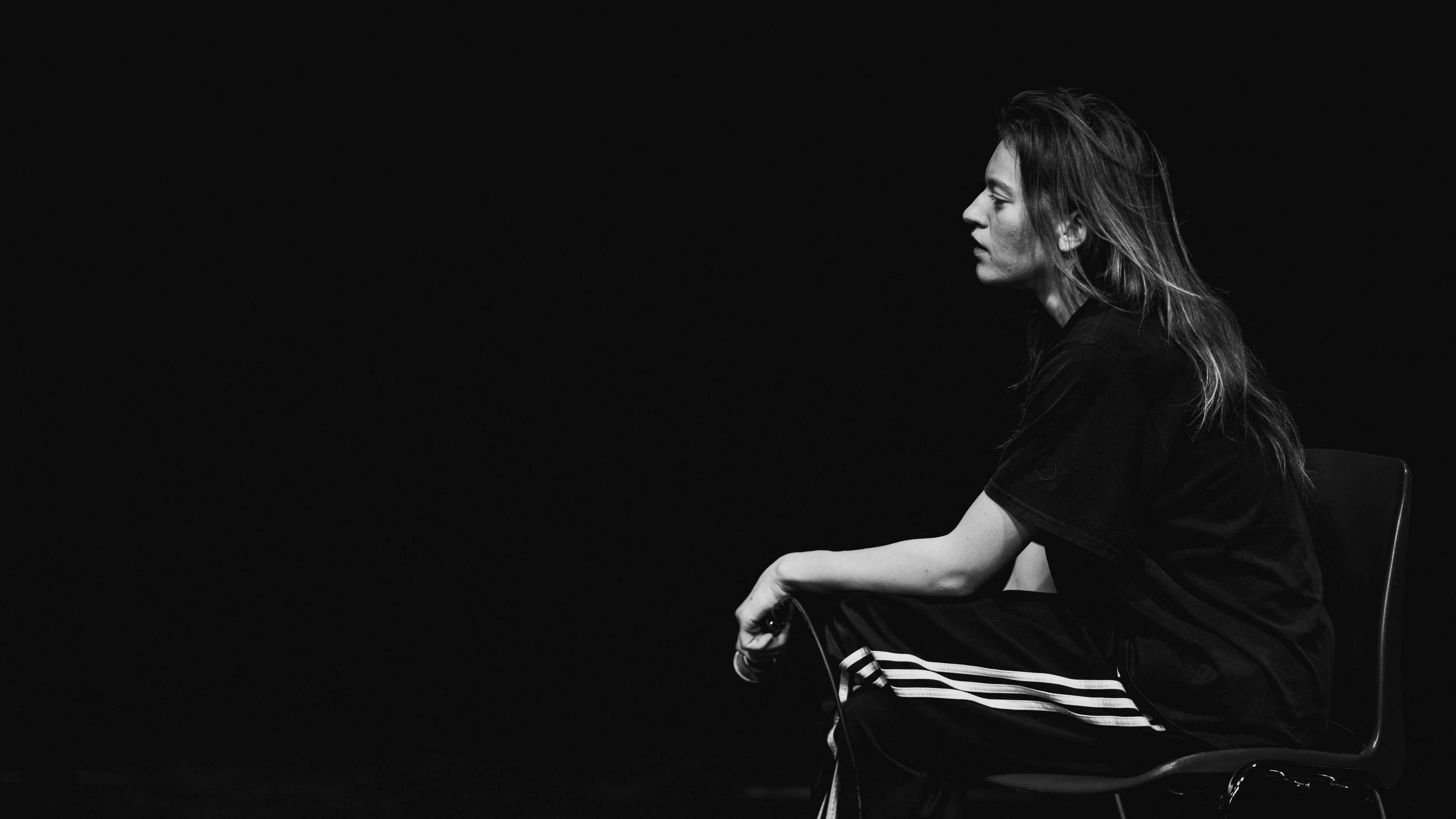 Performance image for NUMBER 52 by Katharina Ludwig